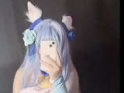 สาวน่ารักถ่ายเซลฟี่นิ้วหีของเธอ
